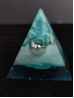 Луксозна оргонит пирамида с пойнтер тюркоаз за щастие и защита размер XL
