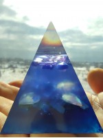 Оргонна пирамида за защита и късмет с Лазурит и кристал модел Lapis Lazuli размер XL