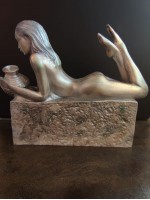 Статуетка подарък за зодия Водолей от алабастрит рисуван с натурални пигменти